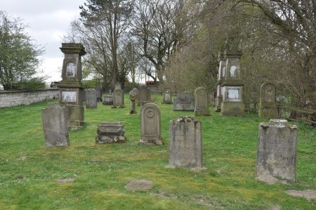 zu sehen ist ein jüdischer Friedhof in Bad Wünnenberg